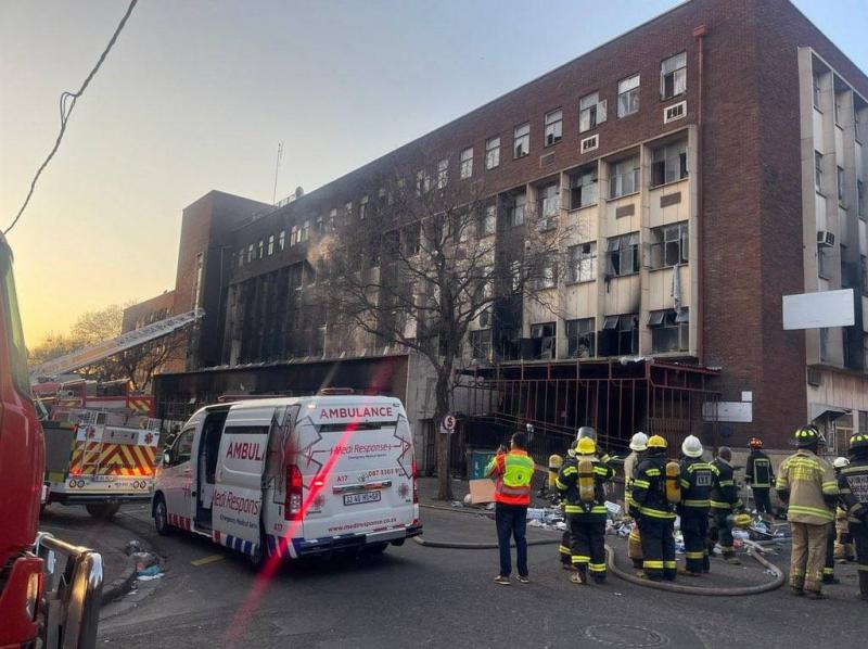 مقتل 73 شخصًا جرّاء حريق في مبنى جنوبي أفريقيا