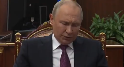 بالفيديو_ بوتين يقدم التعازي لأسرة مؤسس 