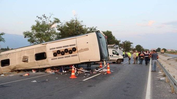 مصرع 6 أشخاص وإصابة 43 آخرين بحادث مروع في تركيا