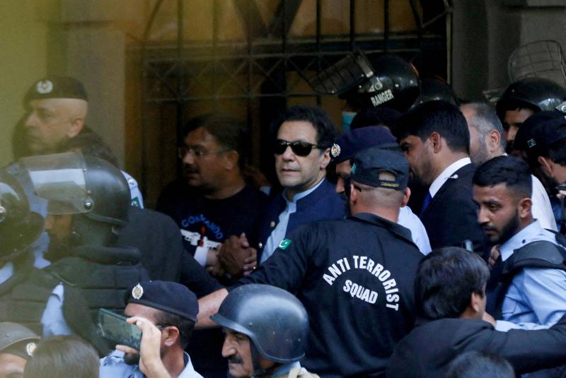 تمديد فترة حبس عمران خان لأسبوعين