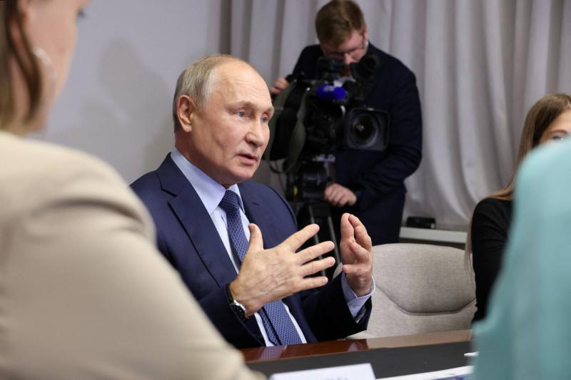 بوتين يجري اتصالا هاتفيا مع رئيس مالي
