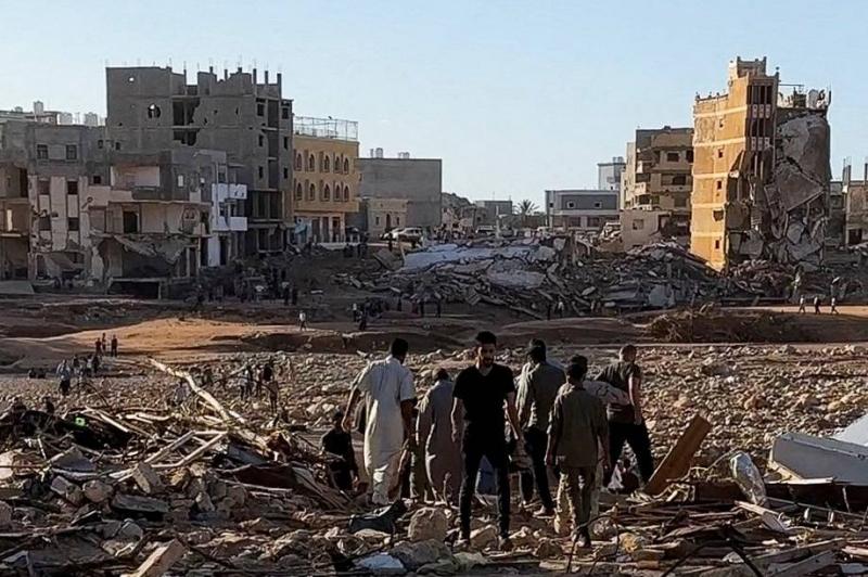 عمليات الإنقاذ مستمرة في ليبيا... وإعادة فتح 4 موانئ نفطية