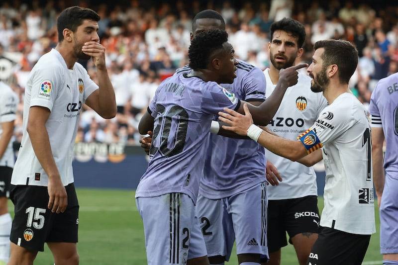 بلنسية يسحق أتليتيكو مدريد بثلاثية في الدوري الإسباني