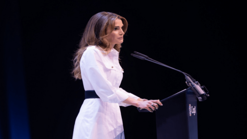 الملكة رانيا تدعو إلى أنسنة صناعة القرار في القيادة