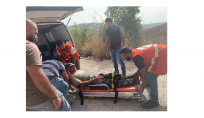 رئيس مركز كفرجرة للدفاع المدني يسقط في الوادي خلال إطفائه حريقا