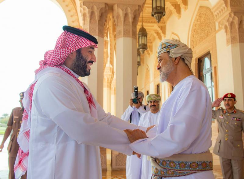 بالفيديو - بن سلمان يلتقي سلطان عمان في مسقط