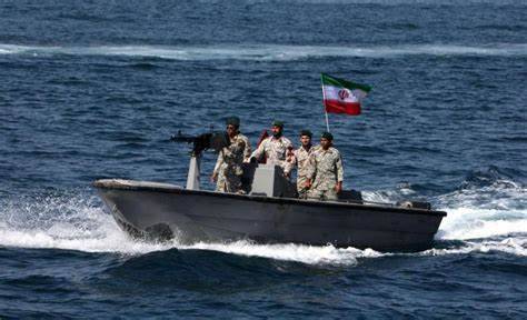 بحرية الحرس الثوري الإيراني تحتجز سفينتين ترفعان علم بنما