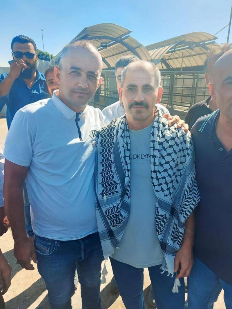 بالفيديو.. لقاء أسير فلسطيني بعائلته بعد 21 عاما
