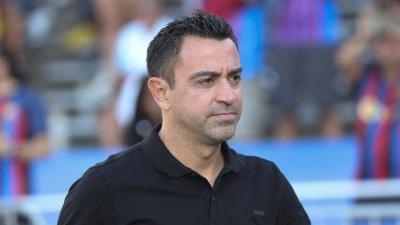 برشلونة يعلن تمديد عقد مدربه تشابي حتى 2025