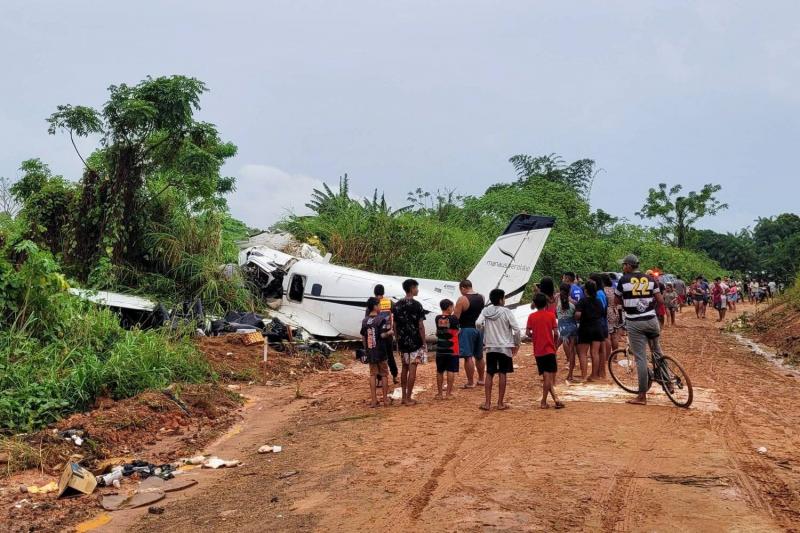 مقتل 14 في تحطم طائرة بالبرازيل