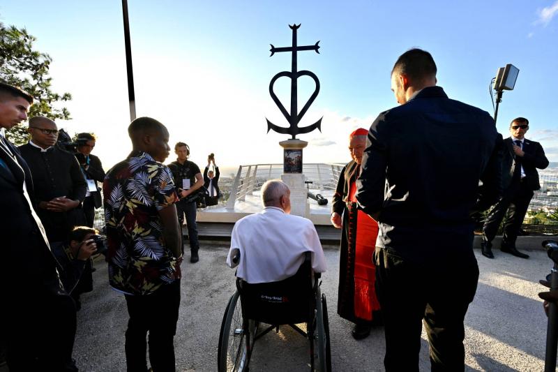 البابا فرنسيس: عرقلة إنقاذ المهاجرين في البحر 