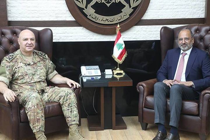 قائد الجيش يعرض مع ريزا أوضاع لبنان