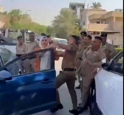 شاهد شرطية برتبة ملازم أول تتضارب مع زميلها في بغداد