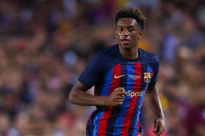 برشلونة يربط لاعبه بالدي بعقد طويل الأمد
