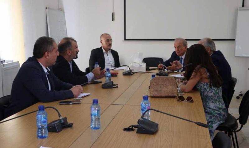 مشروع قانون الإعلام بين 