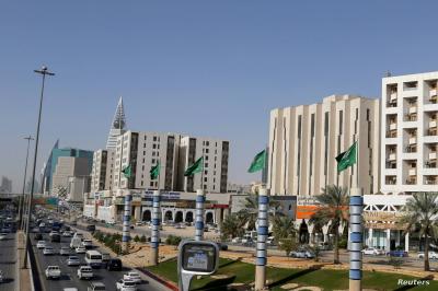 السعودية تتوقع تباطؤ النمو وعجزا في الميزانية هذا العام