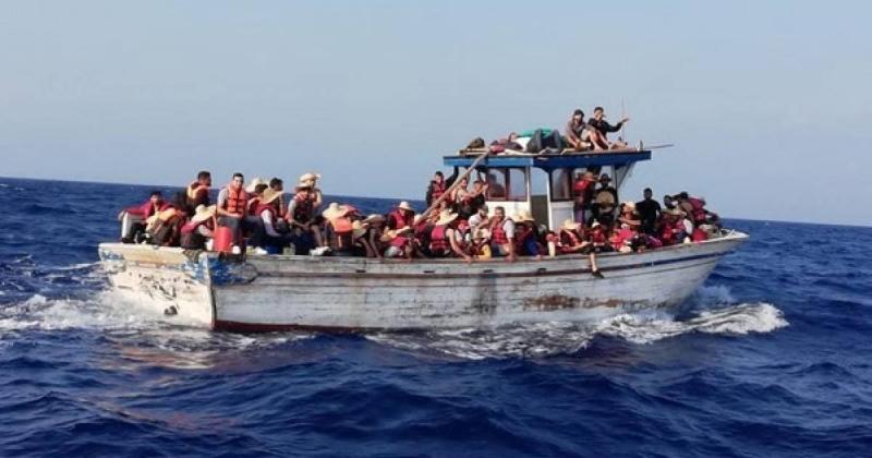 البحرية السنغالية تعترض قاربين يحملان 272 من المهاجرين