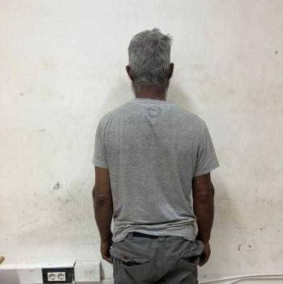 بسبب خلاف فوريّ قتله طعنًا بوحشيّة على طريق رومية وفرّ إلى سوريا