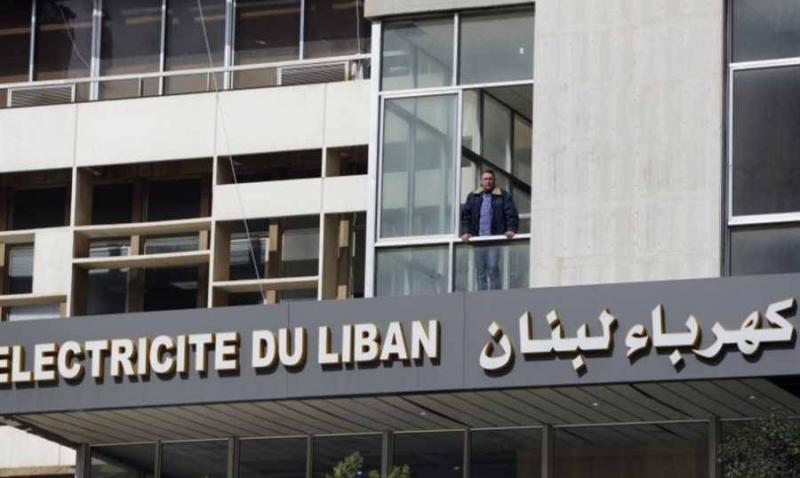 اعتراضاً على الفواتير المرتفعة... متظاهرون يقتحمون مؤسسة كهرباء لبنان
