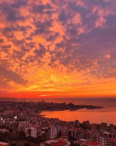 بالفيديو- الشتوة الأولى تقتحم الخط البحري لجبل لبنان
