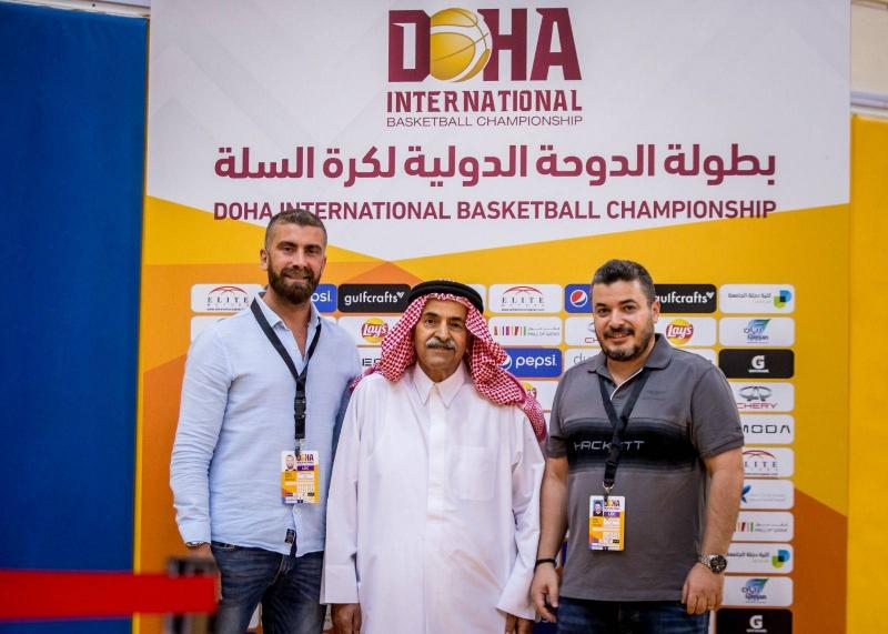 رئيس الاتحاد الدولي لكرة السلة يتابع ويشيد بالمستوى الفني لبطولة الدوحة