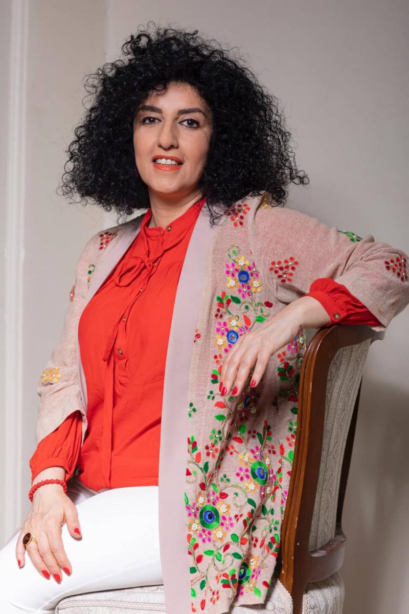 نرجس محمدي.. السجينة الإيرانية الحائزة على نوبل للسلام
