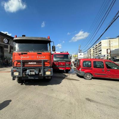 حريق بسنتر تجاري في جل البحر - صور