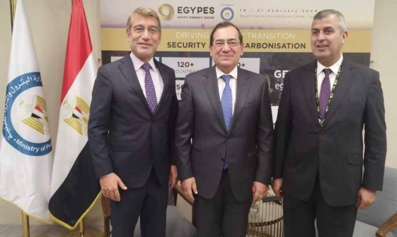 فياض بحث عن بدائل لتمويل استجرار الطاقة من مصر والأردن