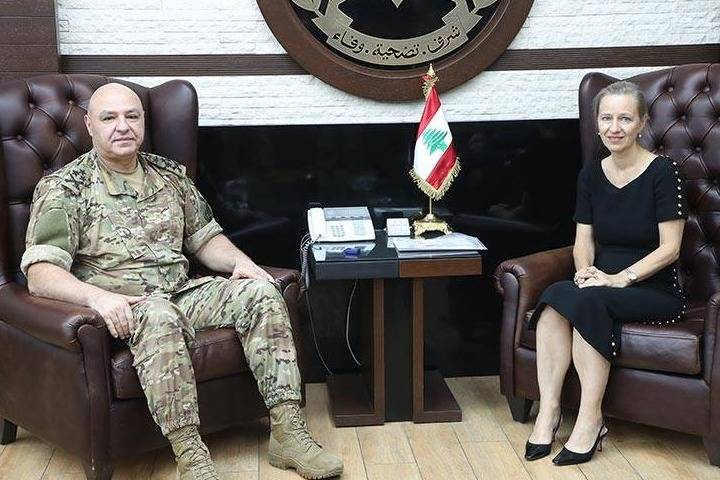 قائد الجيش يستقبل مديرة شؤون الأونروا في لبنان