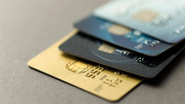 مصر تقيد استخدام بطاقات الائتمان بالعملات الأجنبية