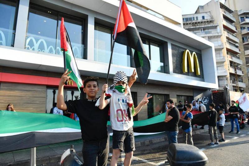 ماكدونالز -لبنان تتضامن مع فلسطين.. وتوضح الفيديو المتداول