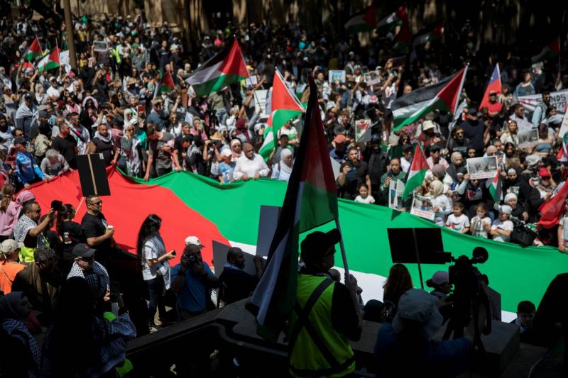 الآلاف في أستراليا يشاركون في مسيرة مؤيدة للفلسطينيين