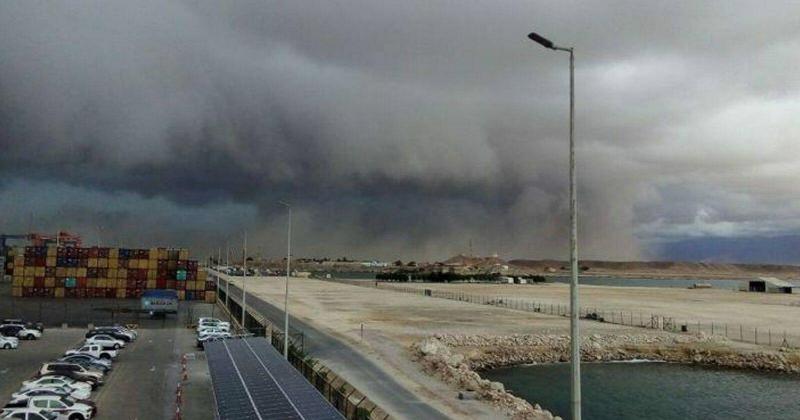 إعصار يتسبب بإغلاق ميناء صلالة العماني مؤقتًا