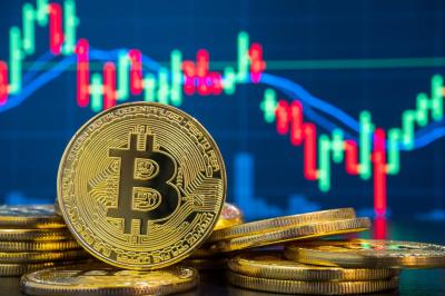 بتكوين تتجاوز 30 ألف دولار للمرة الأولى منذ آب/ أغسطس