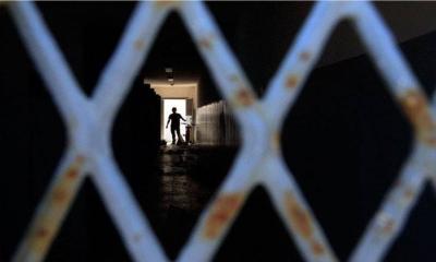 وفاة سجينين اختناقاً بعد إحراق نظارة مخفر اهدن