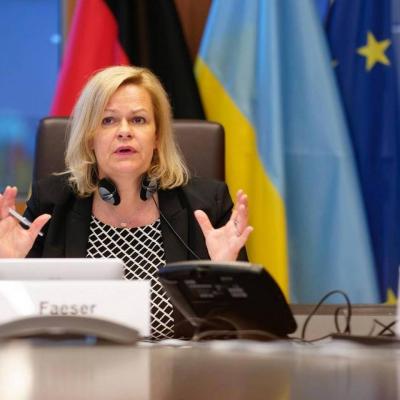 وزيرة الداخلية الألمانية تدعو لترحيل داعمي 