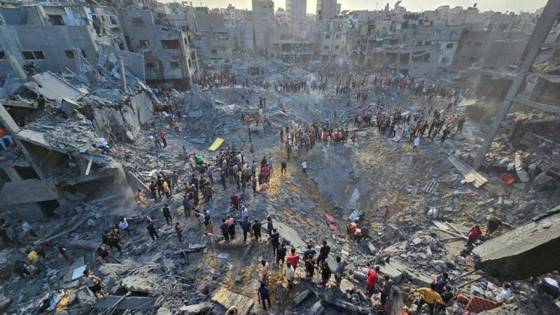 اسرائيل تواصل حربها على غزة وطيرانها الحربي يدمر برج المهندسين في مخيم النصيرات