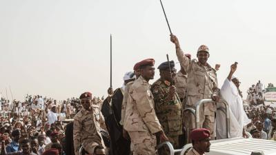قوات الدعم السريع: نسيطر على مطار غربي الخرطوم