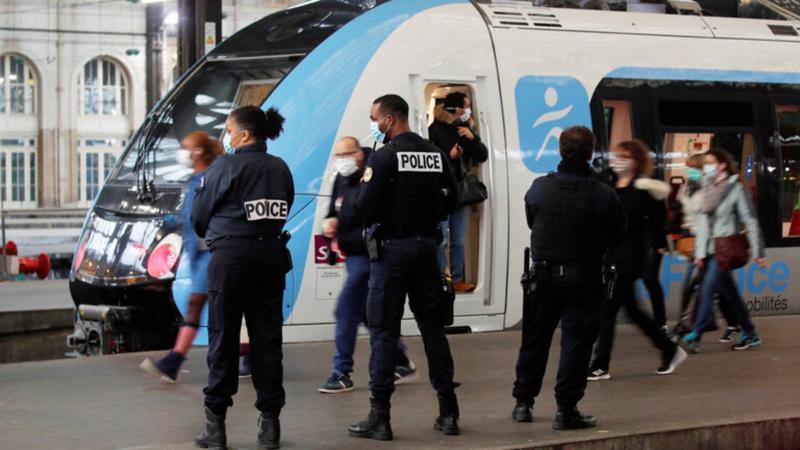 الأمن الفرنسي يطلق النار على إمراة هتفت 
