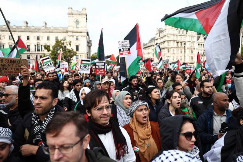 مؤيدون للفلسطينيين يحتشدون في لندن مطالبين بوقف إطلاق النار