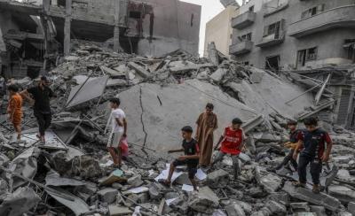 مسؤولو الخدمات الطبية في غزة يلجأون إلى المتطوعين