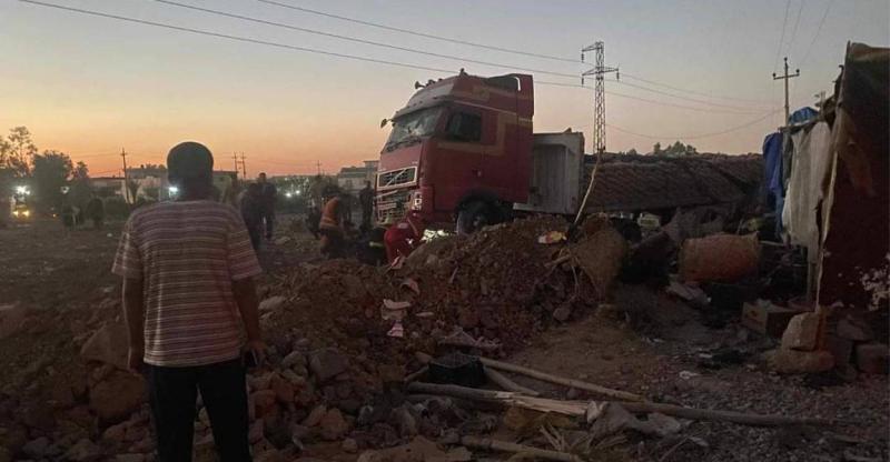شاحنة مسرعة تجتاح أحد أسواق الخضار في كركوك
