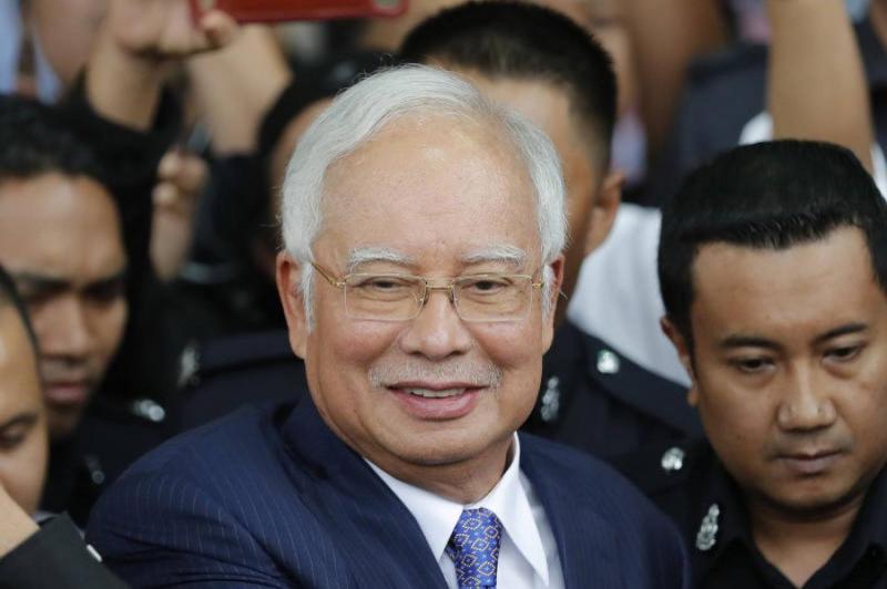 خروج رئيس وزراء ماليزيا السابق من المستشفى وعودته للسجن