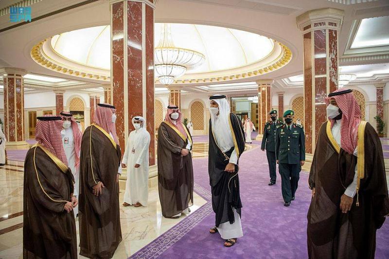 ولي العهد السعودي و أمير قطر  يعقدان جلسة مباحثات