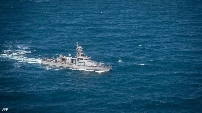 سفينة أميركية تطلق طلقات تحذيرية في مواجهة قوارب إيرانية