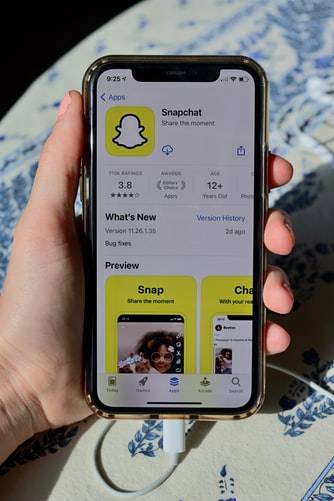 سناب تعلق تطبيقين مجهولين للأسئلة والأجوبة