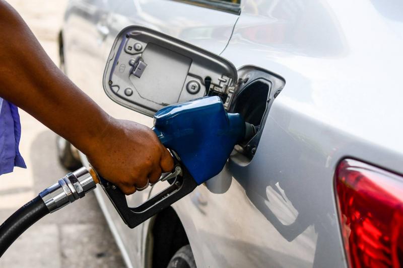 وكالة: روسيا تبحث رفع الحظر عن تصدير البنزين
