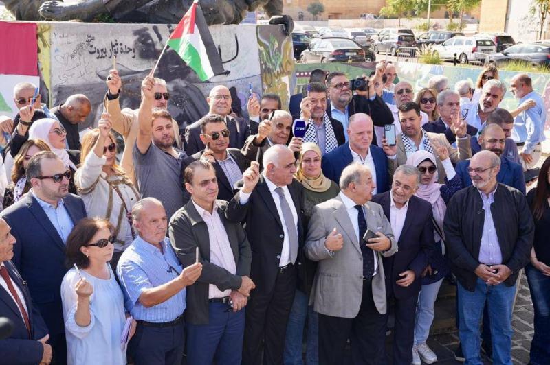 بالفيديو.. وقفة تضامنية مع غزة في ساحة الشهداء
