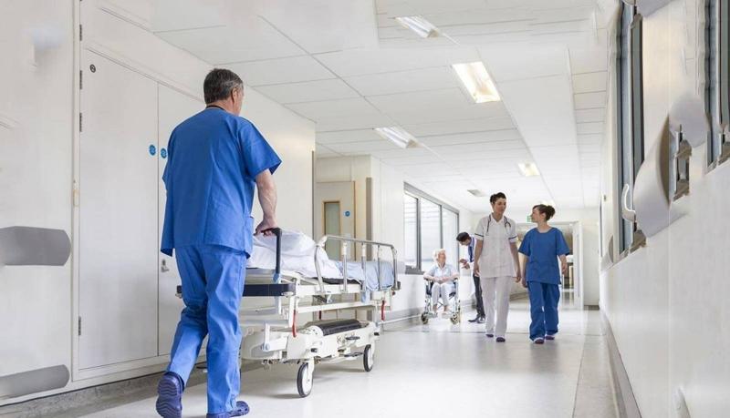 العاملون في المستشفيات الحكومية يستنكرون الاعتداء على مستشفى ميس الجبل