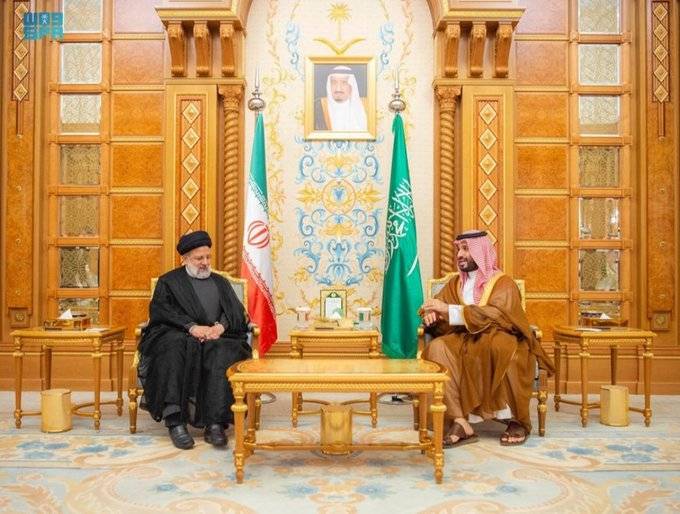 الرئيس الإيراني يلتقي ولي العهد السعودي
